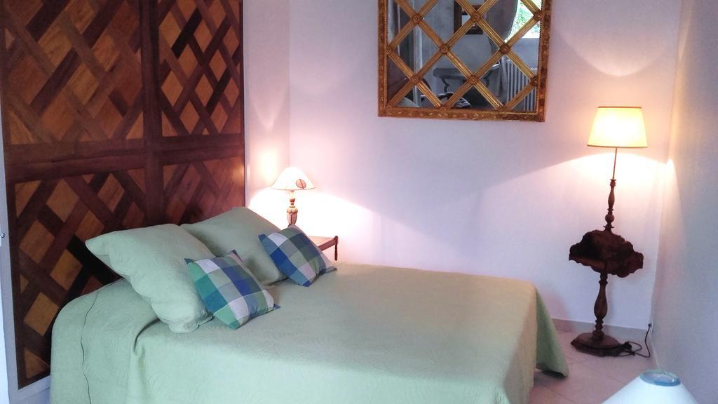 Le Vieux Vauvert Bed and Breakfast Rochecorbon Esterno foto