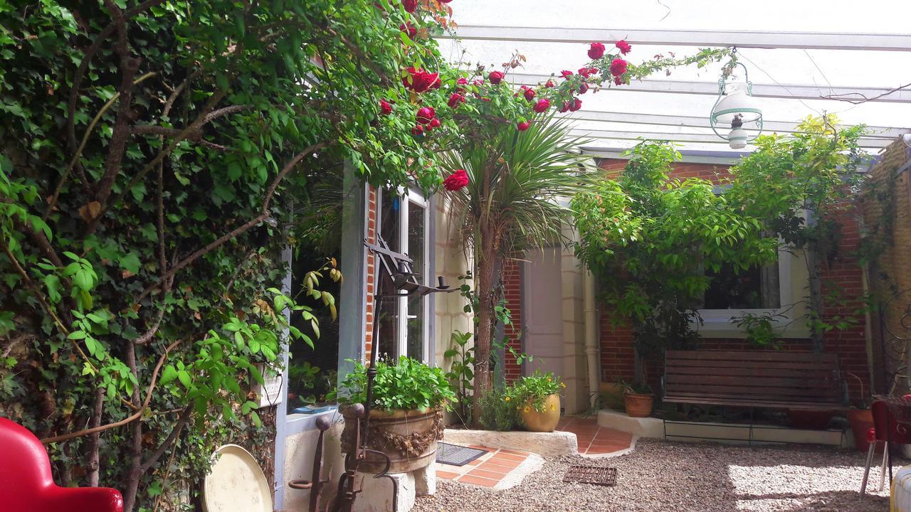 Le Vieux Vauvert Bed and Breakfast Rochecorbon Esterno foto